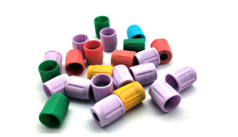 Assembled cap with rubber